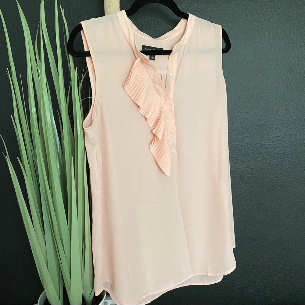 Banana Republic 💕 Pale Pink Sleeveless Blouse